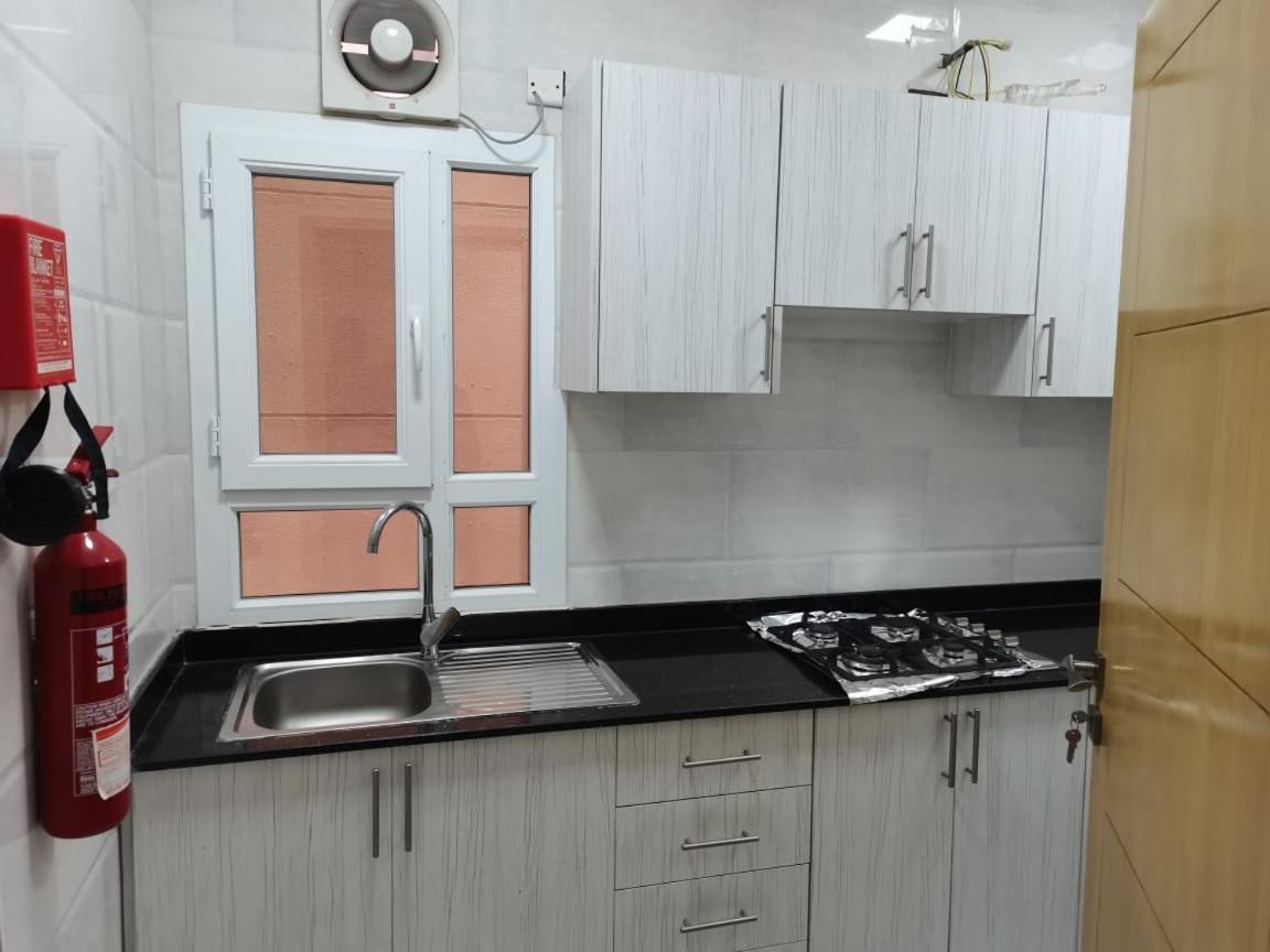 Roza Hotel Apartments Маскат Екстериор снимка